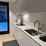 アパート Modern With Balcony And Bbq At West Station *