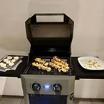 Modern With Balcony And Bbq At West Station