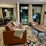 アパート Modern With Balcony And Bbq At West Station