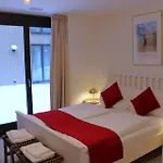 Modern With Balcony And Bbq At West Station